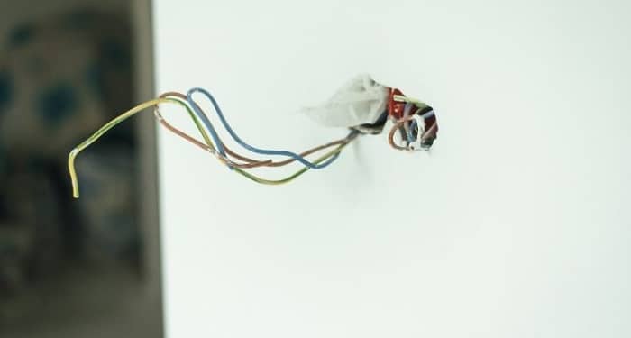 How to wire a light switch?